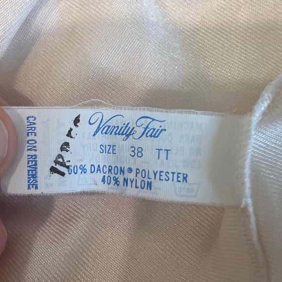 Vintage Vanity Fair Poly Nylon slip size medium - Picture 7 of 7